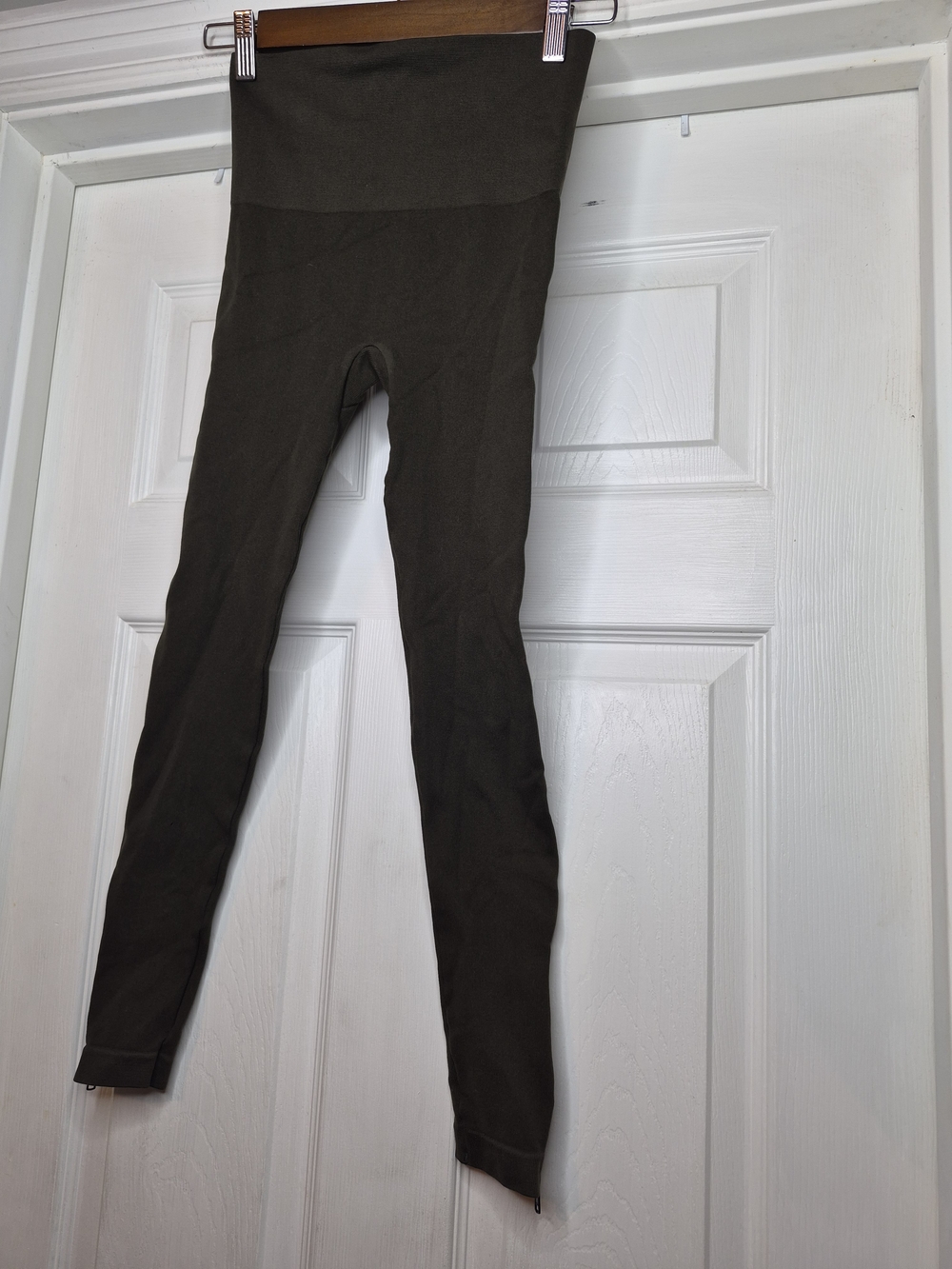 Spanx Seamless Olive Green Zipper Leggings Small